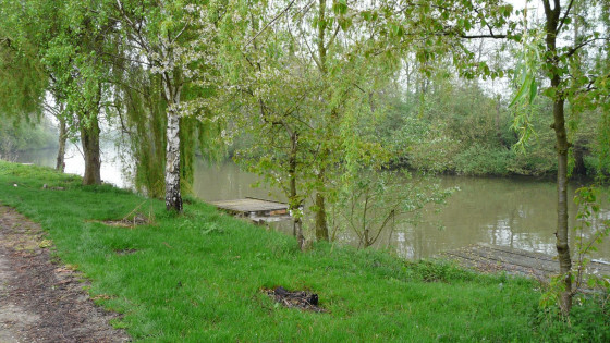 Poste de pêche au bord de l'Oise