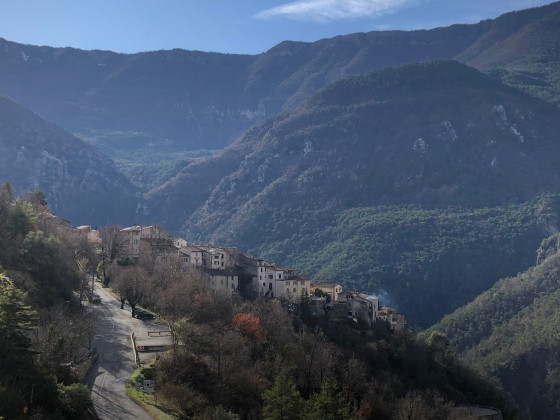 Première vue sur le village