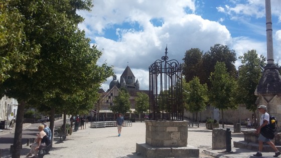 Provins : la place du Chatel au début du mois d\'aout 2017.