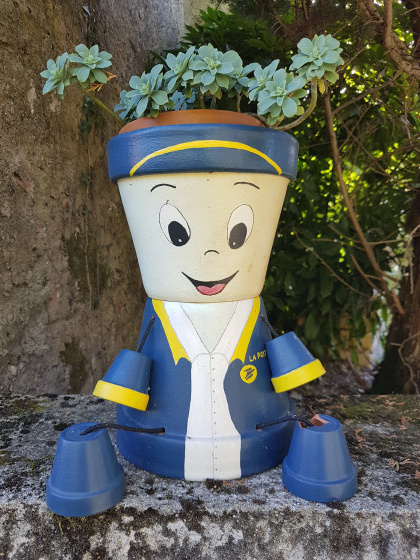 Réalisé avec des pots de fleurs