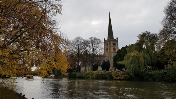 La rivi&egrave;re Avon et l'&eacute;glise Holy Trinity