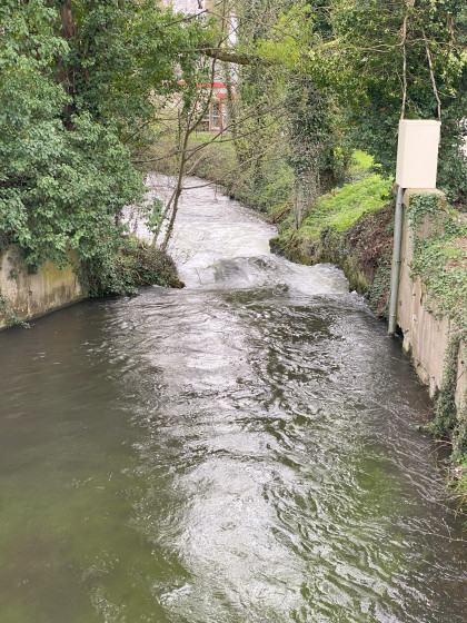 Rivi&egrave;re Avre en fort d&eacute;bit
