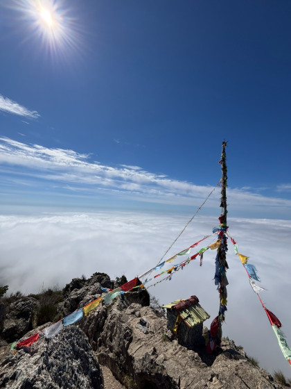 Roc de l\'Orméa surplombant une mer de nuages
