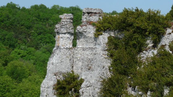 Rocher à coté des grottes des Cèlerons