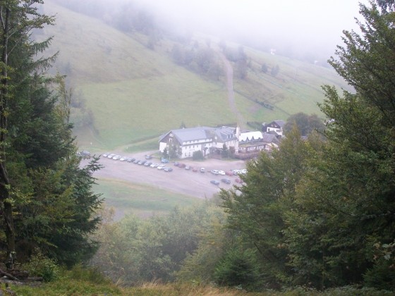 rouge gazon ferme auberge