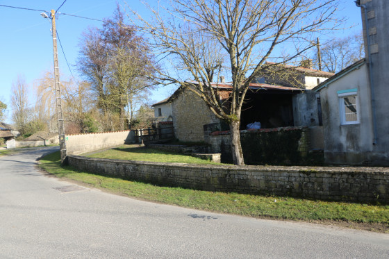 Route D104 et bras de la Boutonne