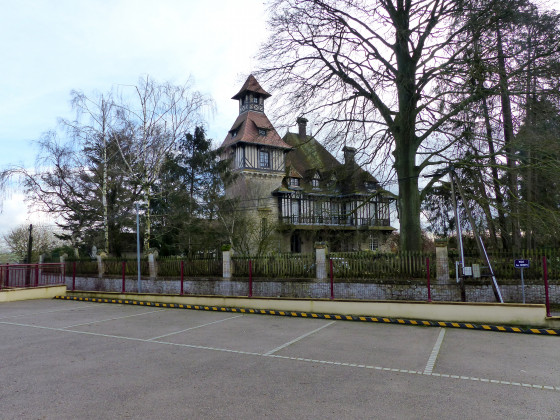 Rue Roger Cressent à Cuy-Saint-Fiacre