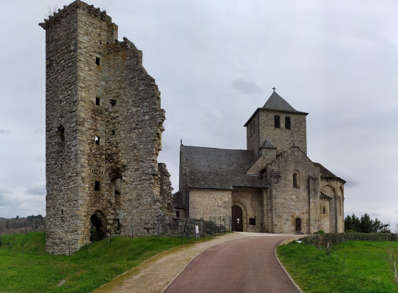 Ruine et église de Cornil