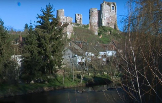 Ruines du Ch&acirc;teau d'H&eacute;risson