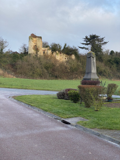 ruines du château de Mally-Raineval
