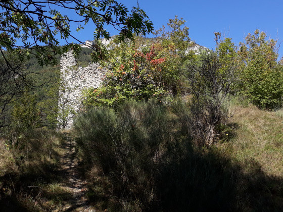 ruines du château de Menée