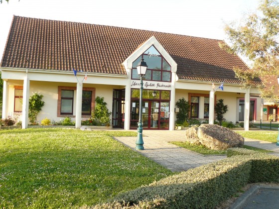 Saint Cyr sur Morin. La mairie