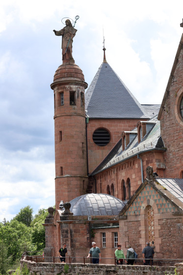 Sainte Odile veillant sur l\'Alsace