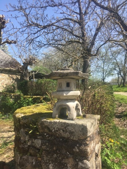 Sculpture à Charlannes.