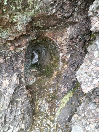 Sculpture sur les rochers