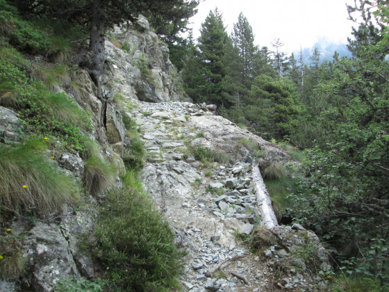 Sentier balcon menant à Prévourey