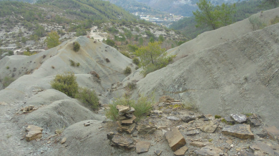 " Sentier-Canyon" descendant vers la balise 164 (point num&eacute;ro 5)
