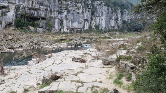 Sentier des Gorges près du camping des Grottes