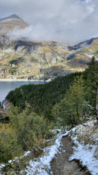 Sentier descente cascade