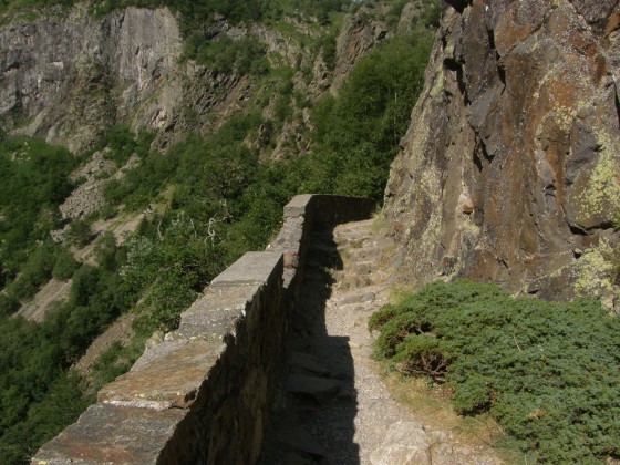 Sentier en corniche