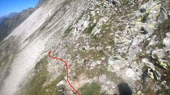 Sentier escarpé au Col de Menoux