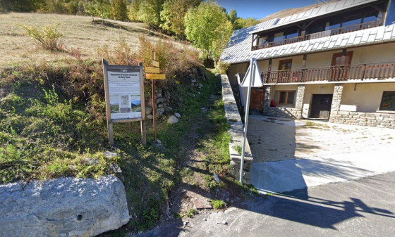 Sentier hameau des Clots