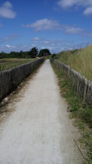 Sentier le long des plages