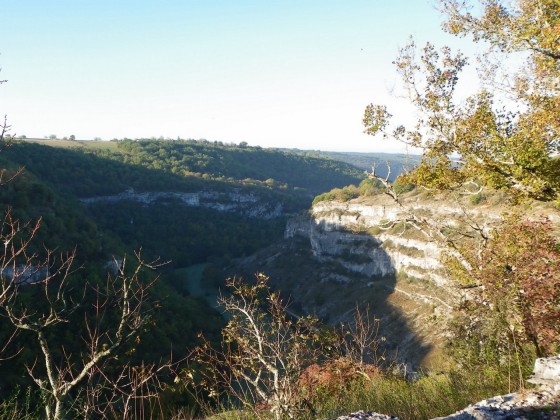 Sentier longeant l\'Alzou