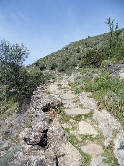 Sentier muletier pavé