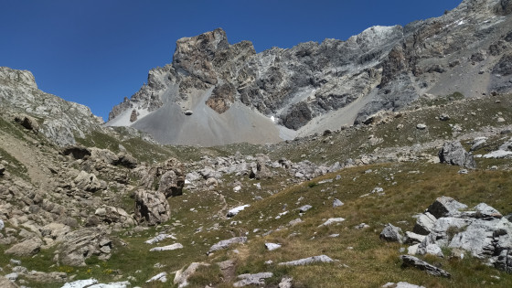 Sentier qui monte au Pas de la Couleta