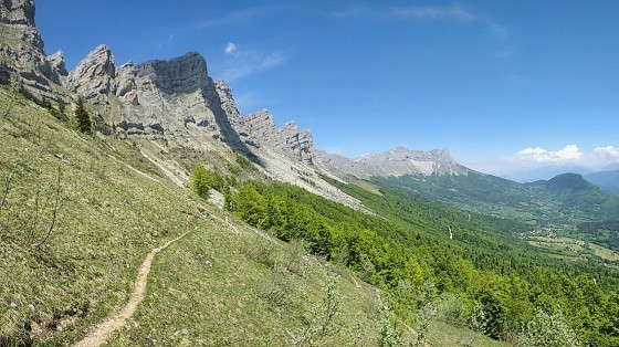 Sentier sur la ligne de crête