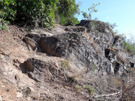 Sentier sur les rochers