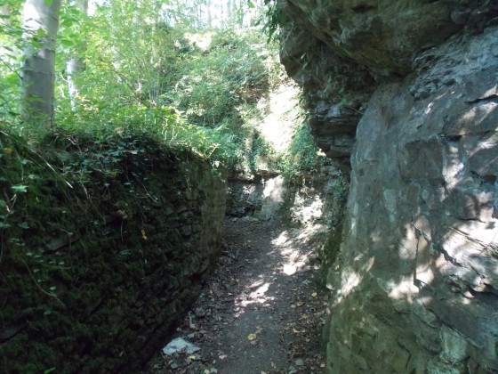 Sentier vers le tunnel des Amoureux