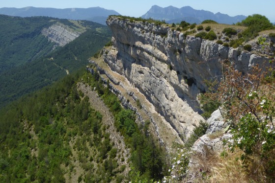 Serre Chauvière et ses falaises
