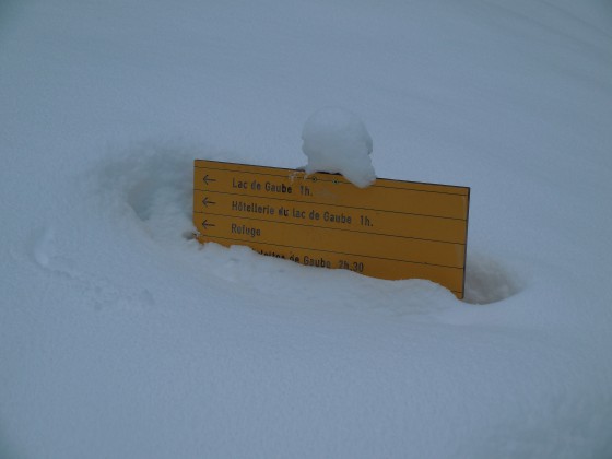 Signalétique vers le lac de Gaube au Pont d\'Espagne (1500m)