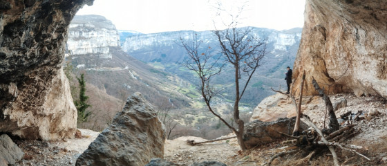 Sortie haute de la grotte balme rousse