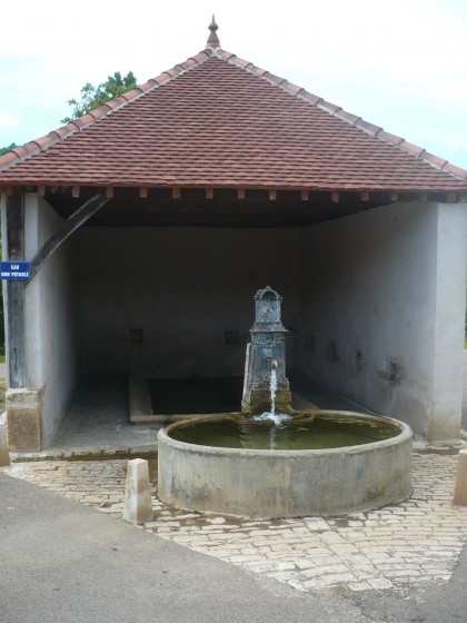 Source de l\'Ermitage et lavoir de Bouzeron
