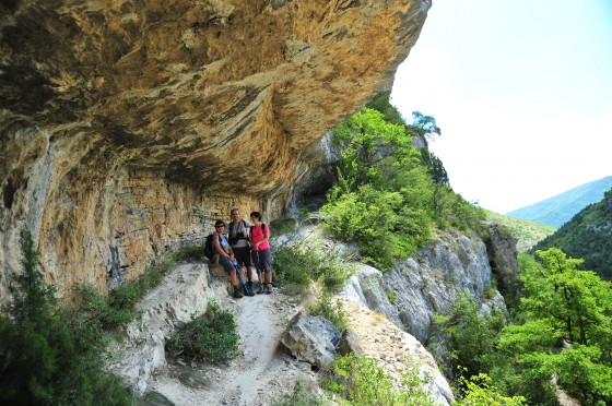 Sous la falaise