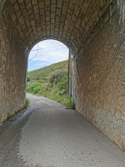 sous la voies ferroviaire
