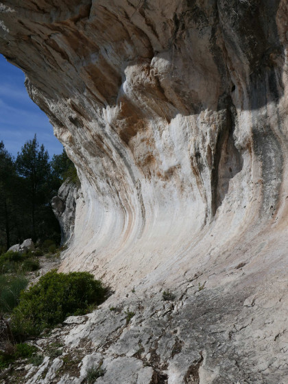 Sous la voute de la Roche Curade