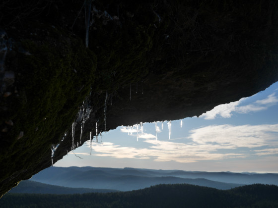 Stalagtites pres du rocher