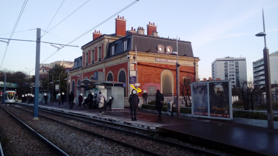 Station de Tram Suresnes-Longchamp