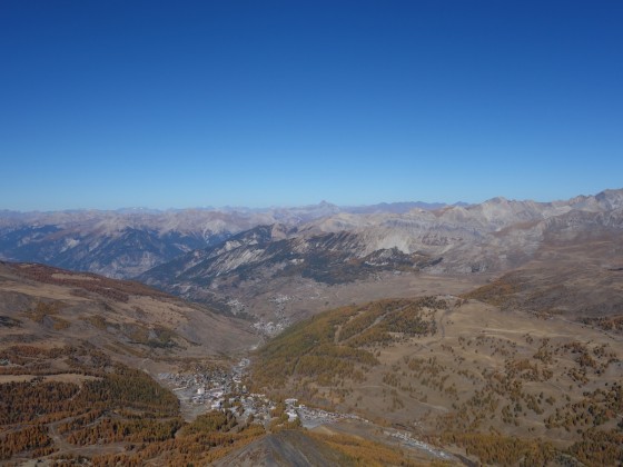 Station de Vars, au Fond la Vanoise et le Grand Rochebrune