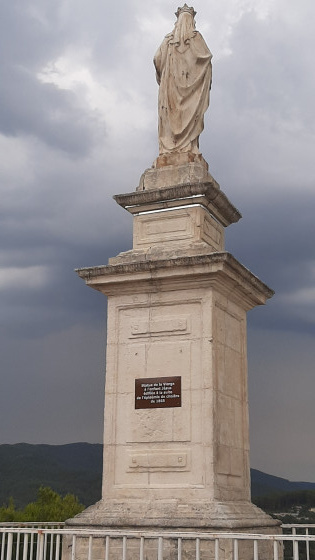 Statue de la Vierge à l\'Enfant Jésus