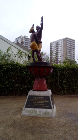 Statue en hommage aux victimes de l\'esclavage
