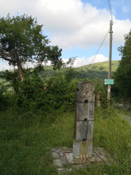 Stèle-totem