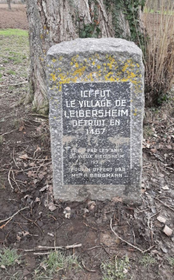 Stèlle érigée à l\'emplacement du village disparu de Leibersheim