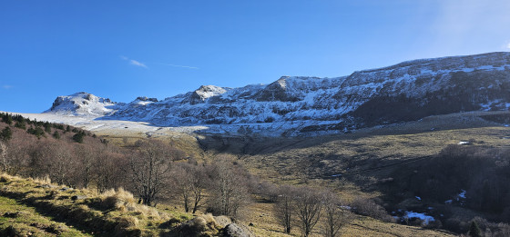 Superbe vue sur les monts du Cantal