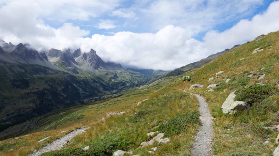 Sur le Chemin de ronde après La Replate en direction du vallon de la Cula