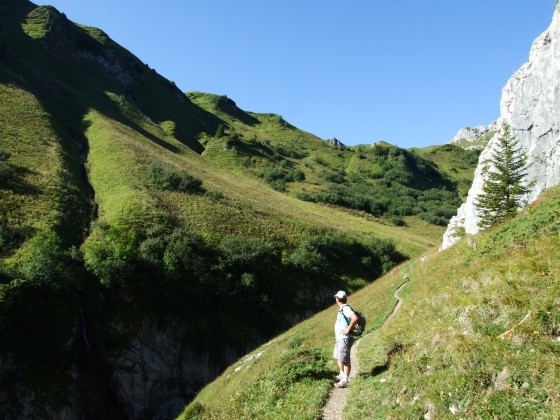 Sur le chemin des châlets de Neuteu